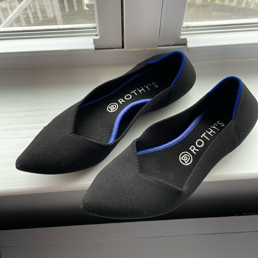 Black pointed-toe knit Rothy’s